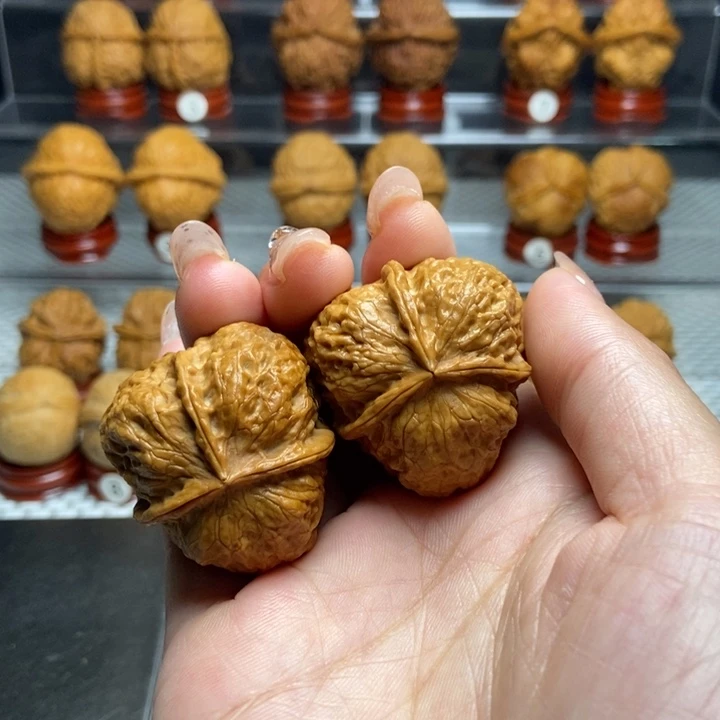 文玩核桃把件8花开富贵