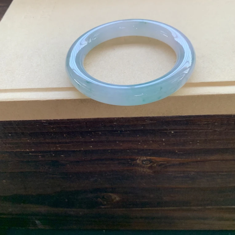 冰透碎花圆条手镯，特价79800圈口55.4-10.8-10.8，天然翡翠缅A完美