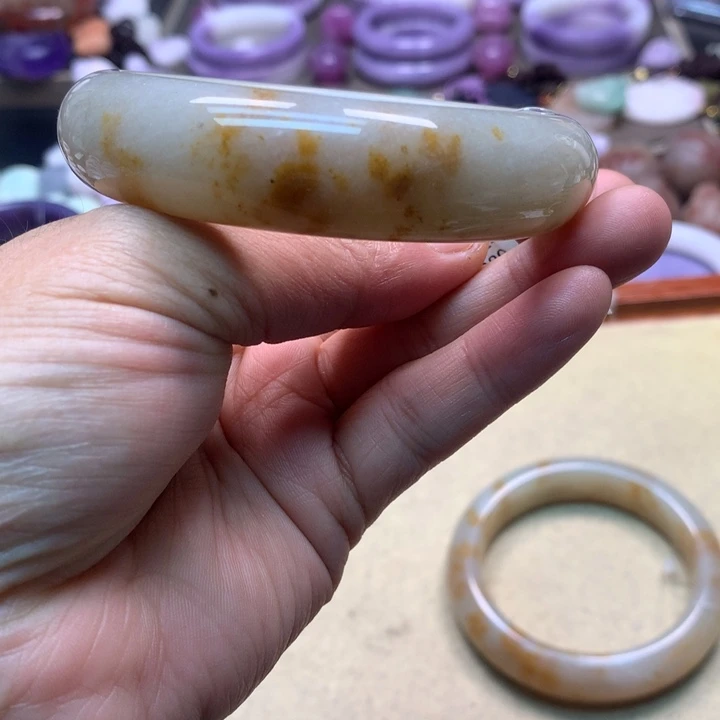 平***姐石英岩玉未镶嵌手镯