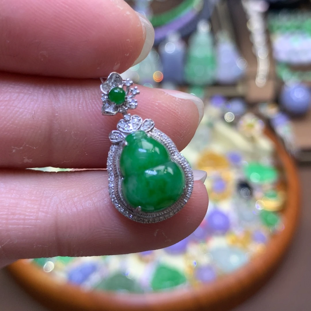 翡翠18K金镶嵌颈饰