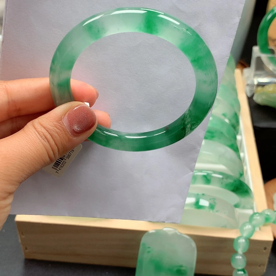 【闪购商品】石英质玉手镯未镶嵌