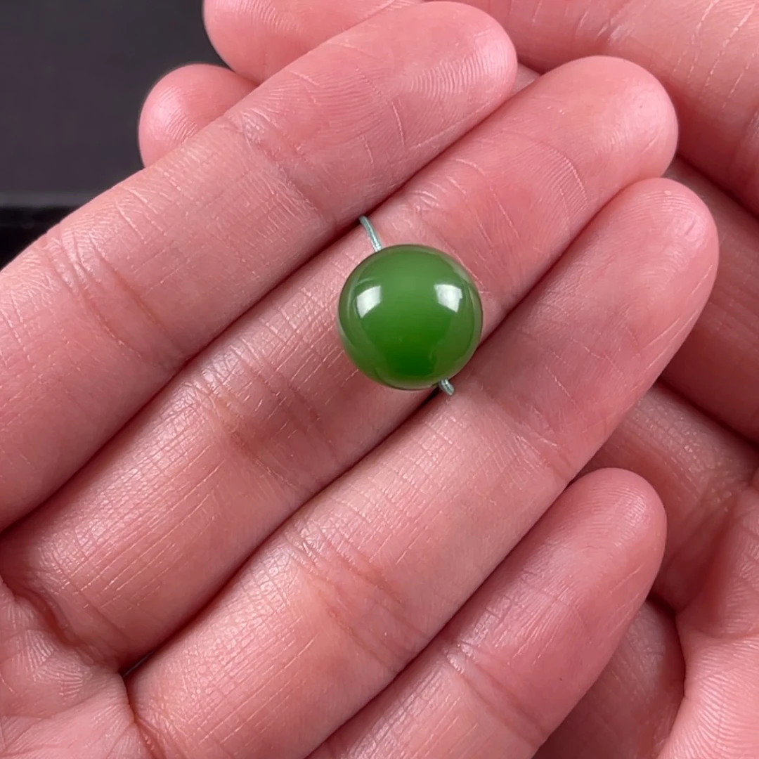 和田玉手串未镶嵌朱*朱卡12俄七坑阳绿满肉