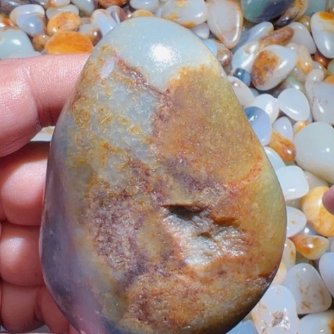 和田玉未镶嵌颈饰166克