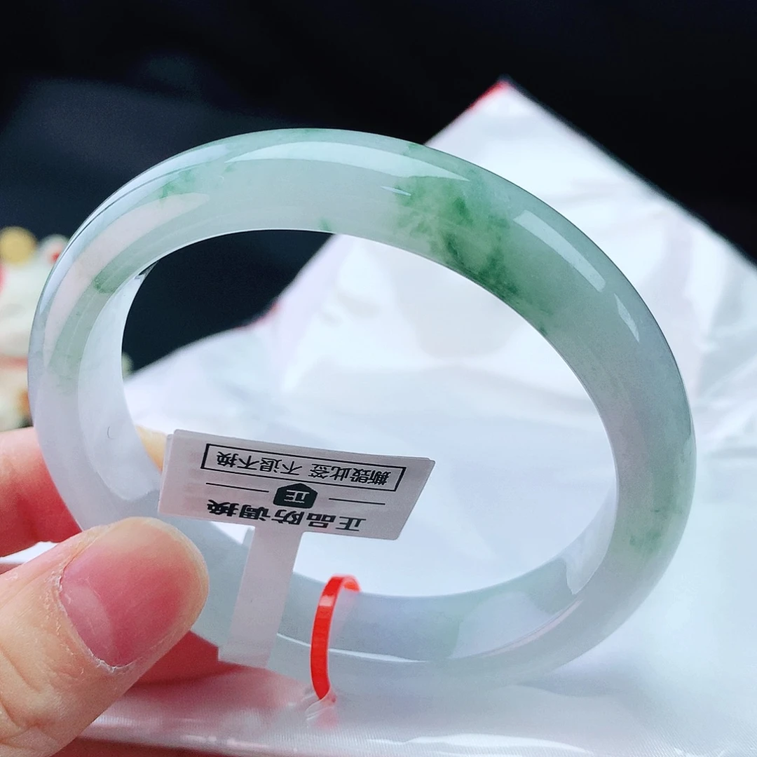 翡翠手镯未镶嵌小*帽55+贵