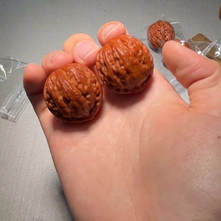 文玩核桃把件绣球374