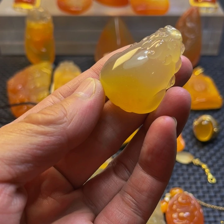 乾***龙未镶嵌旦面石英质玉