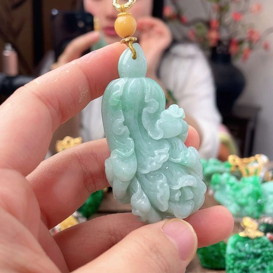 翡翠未镶嵌吊坠(赠链)