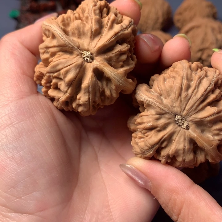 我***问吊坠文玩核桃粗筋