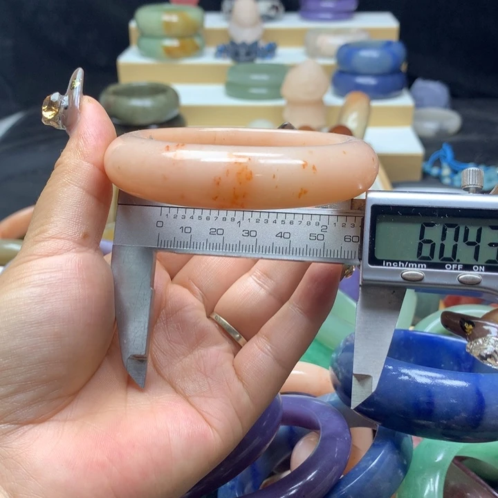 未镶嵌手镯石英质玉