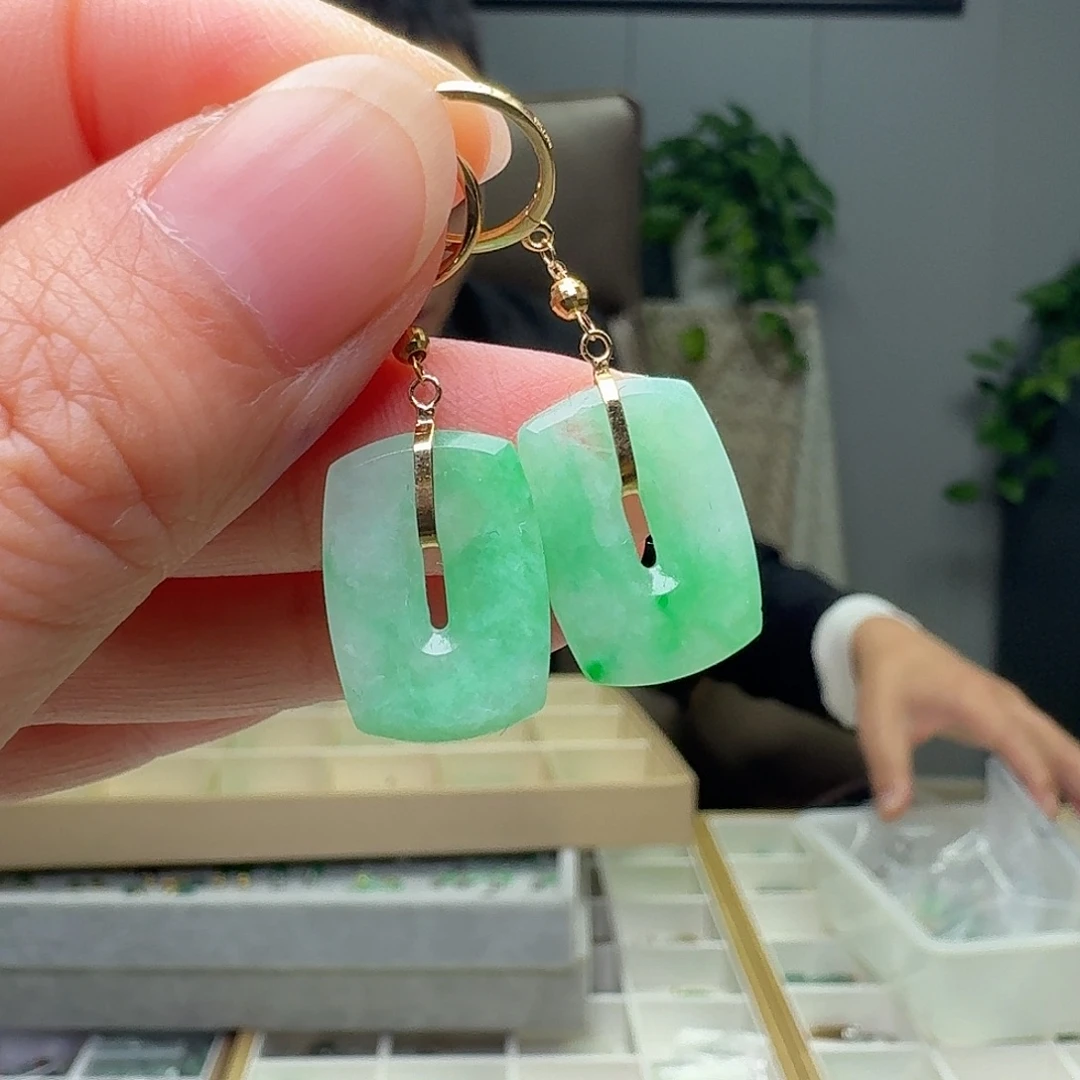 翡翠18K金镶嵌耳饰天然