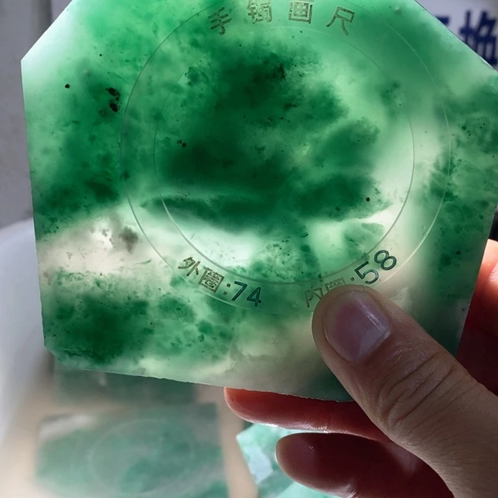 丽***姐定制石英质玉（非洲翠）