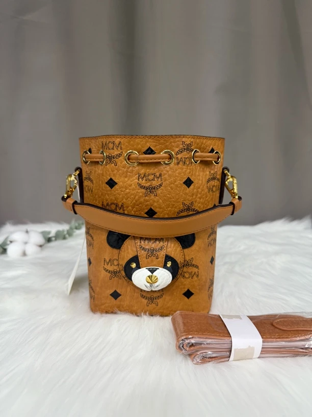 99新 MCM mcm熊猫小水桶斜挎包