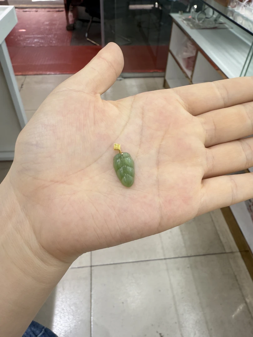 天然和田玉碧玉吊坠