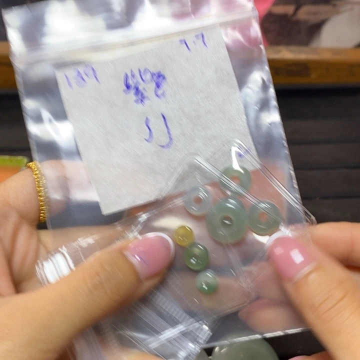 紫***色定制翡翠未镶嵌不退