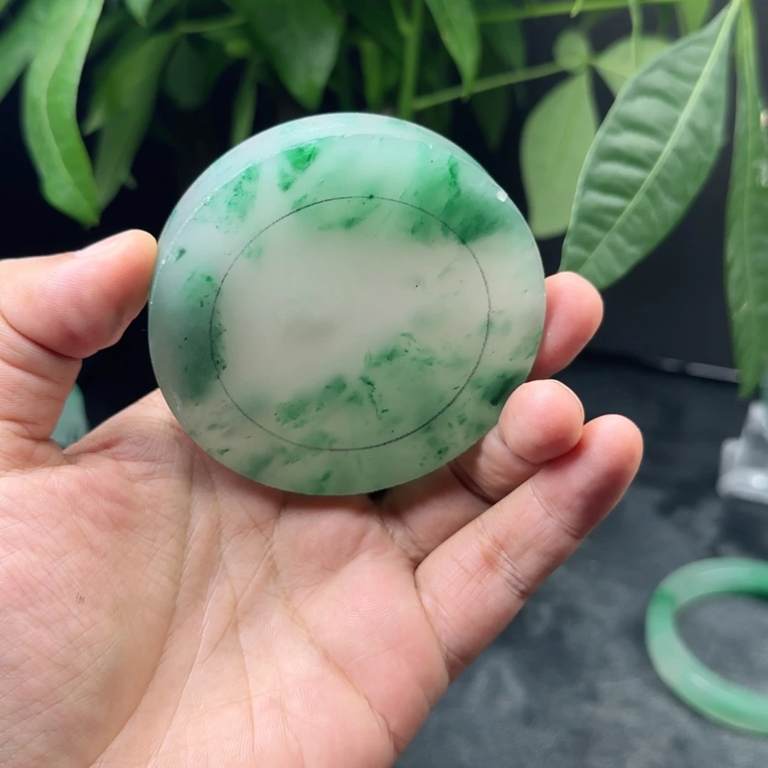 羊****定制石英质玉（非洲翠）