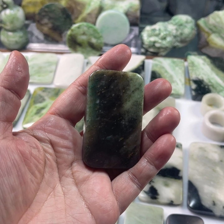 独山玉颈饰未镶嵌靖*