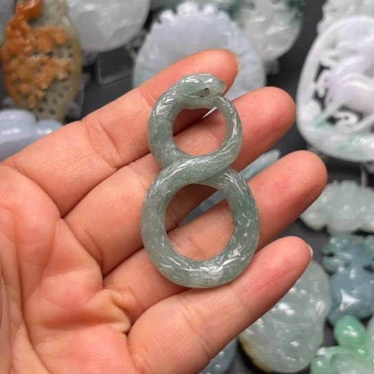 翡翠未镶嵌颈饰翡翠