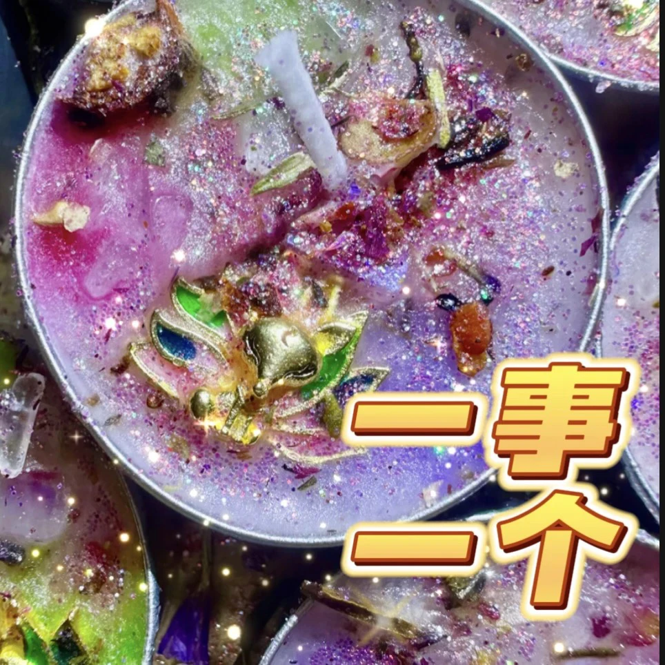 2个七彩狐狐蜡烛