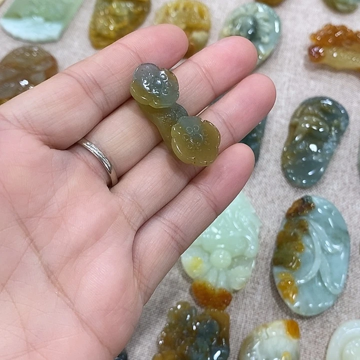 蛇纹石玉合金颈饰