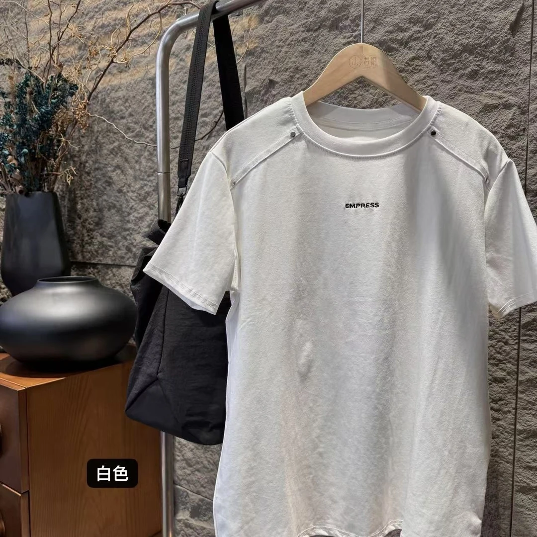 『JUNJIE』肩铆钉短袖·极简百搭弹力棉正肩显瘦刺绣字母短袖 8607