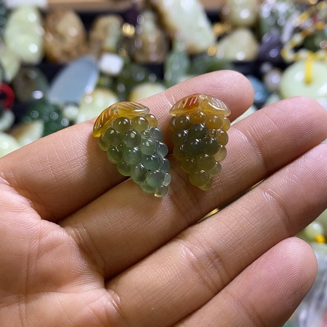 未镶嵌岫玉耳环一对