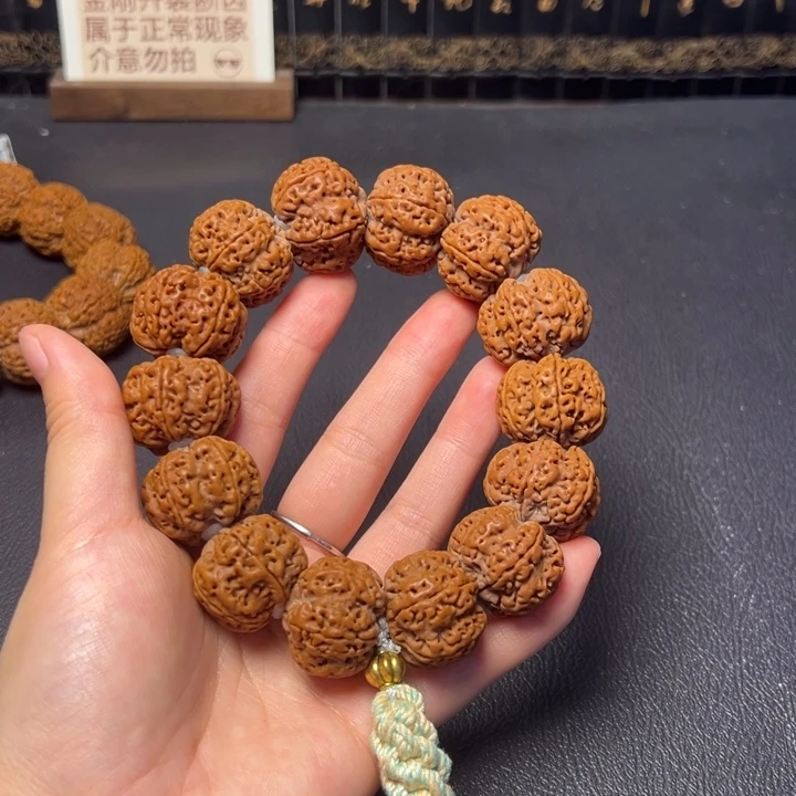 蓝***哮金刚菩提手串六瓣