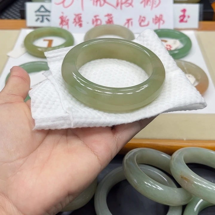 未镶嵌手镯石英质玉@****i