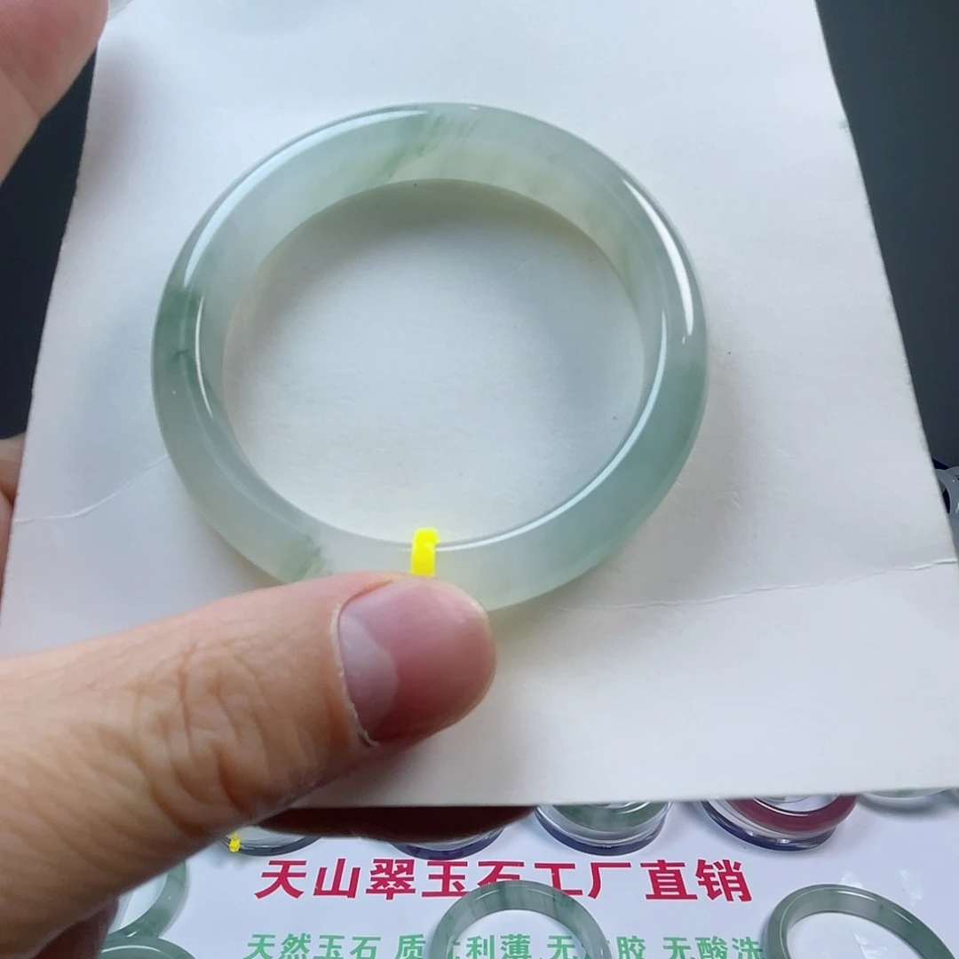 未镶嵌手镯石英质玉（天山翠）