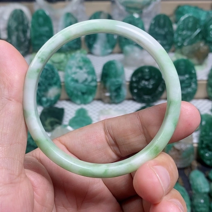 未镶嵌独山玉手镯