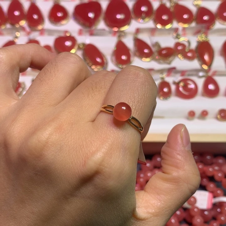 18K金镶嵌菱锰矿（红纹石）戒指