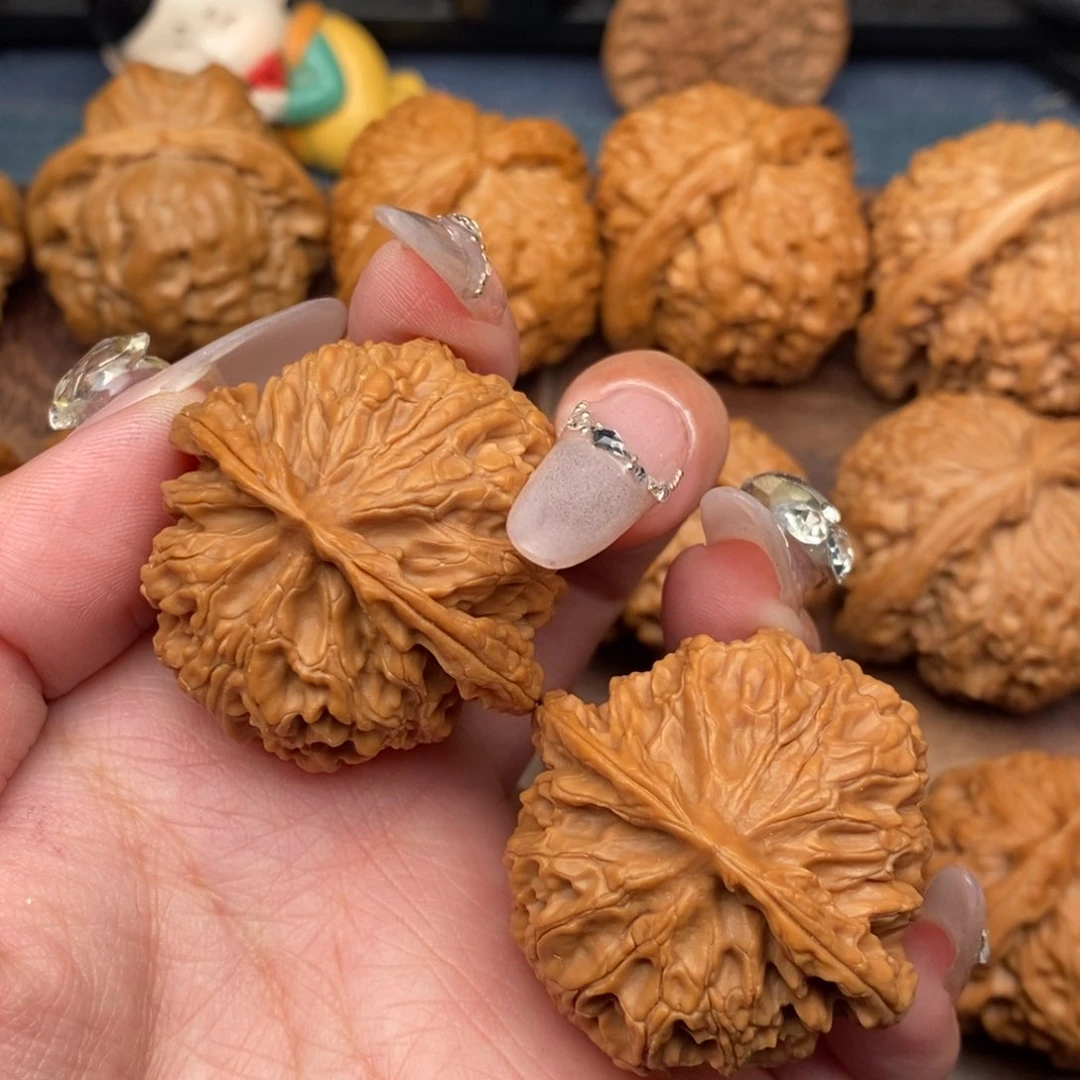 文玩核桃把件红皮苹果39十字金钱底