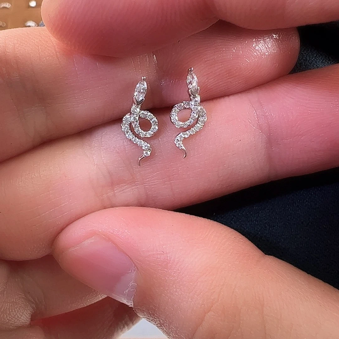 钻石耳饰18K金镶嵌蛇耳钉一对