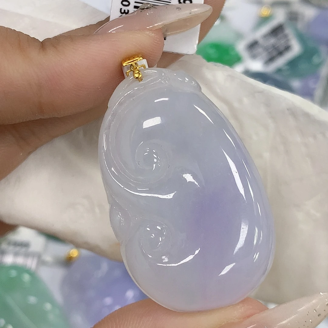 颈饰18K金镶嵌翡翠