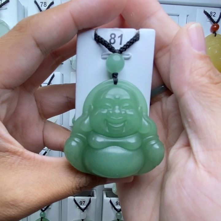 玲***妮石英质玉未镶嵌颈饰