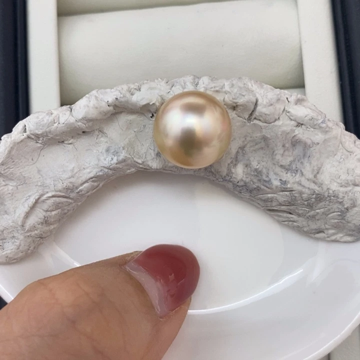 18K金镶嵌裸珠海水珍珠薰*草