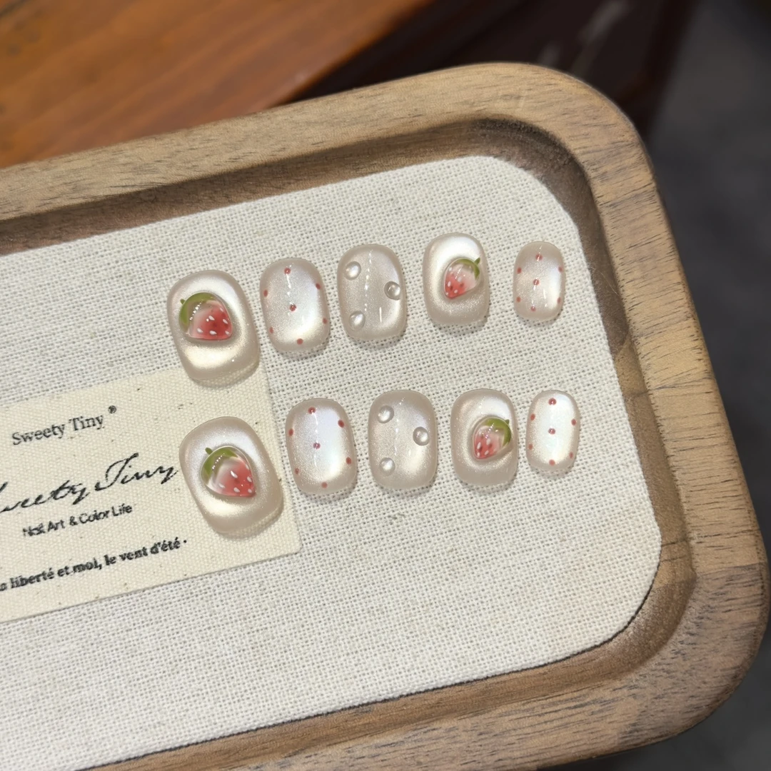 【草莓啵啵】纯手工穿戴甲气质穿戴式梯形光疗甲美甲师春夏新品