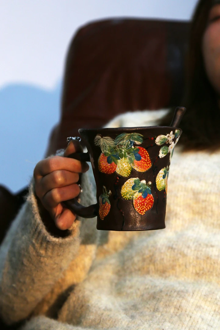 景德镇陶瓷手捏黑桃草莓马克杯咖啡杯牛奶杯复古水杯茶杯釉下彩杯