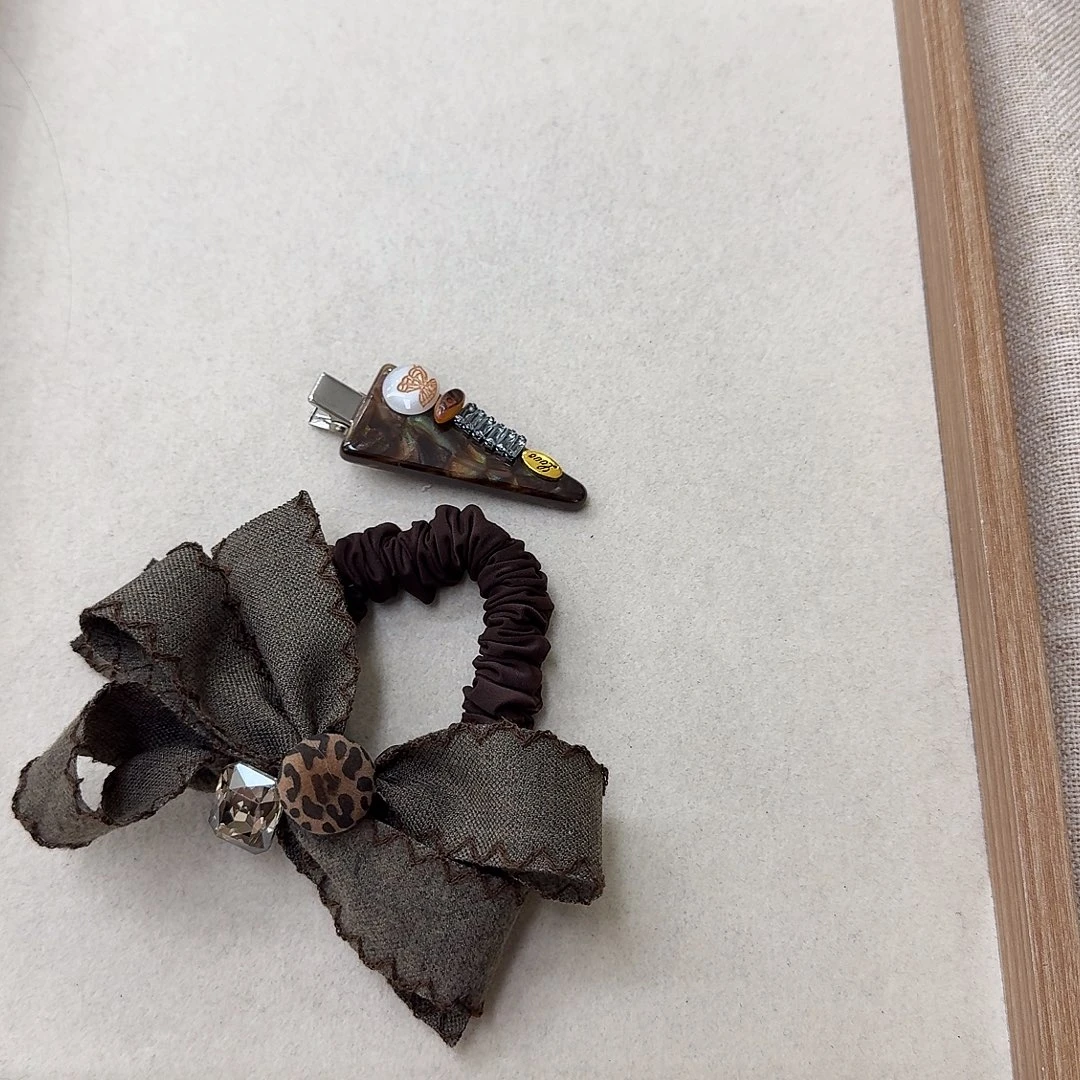 皮质铁合金夹子49