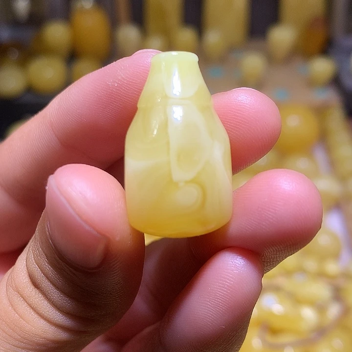 *****蜜蜡未镶嵌裸石天然俄料浓蜡金白溶洞妖花三通15.4