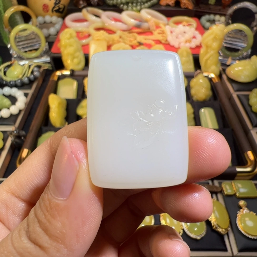 和田玉未镶嵌颈饰米达