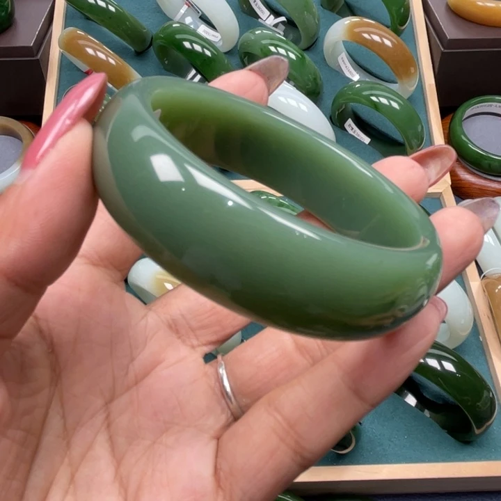 未镶嵌手镯和田玉（碧玉）