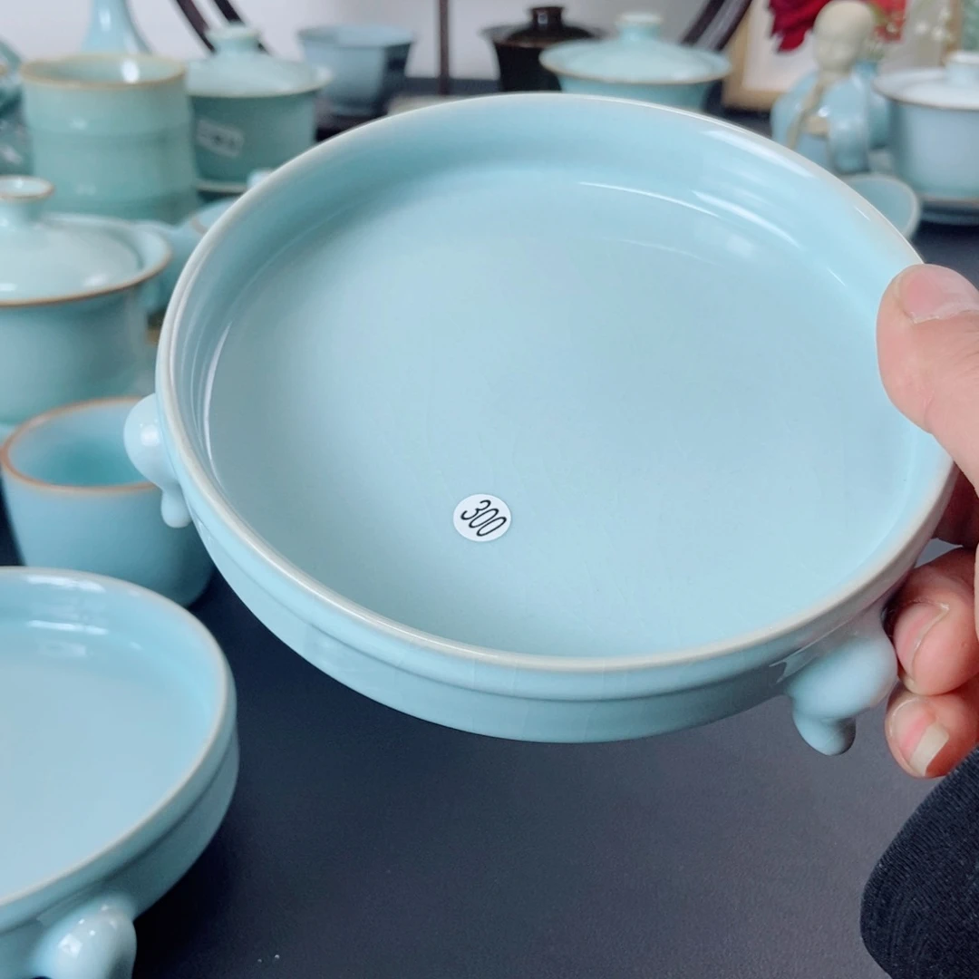 微瑕天青釉三足笔洗