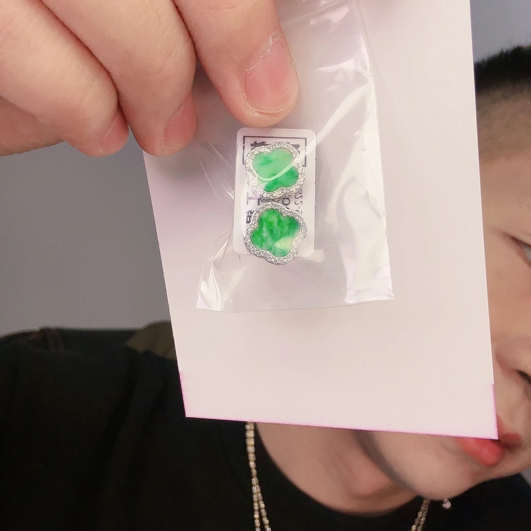 翡翠颈饰未镶嵌一对