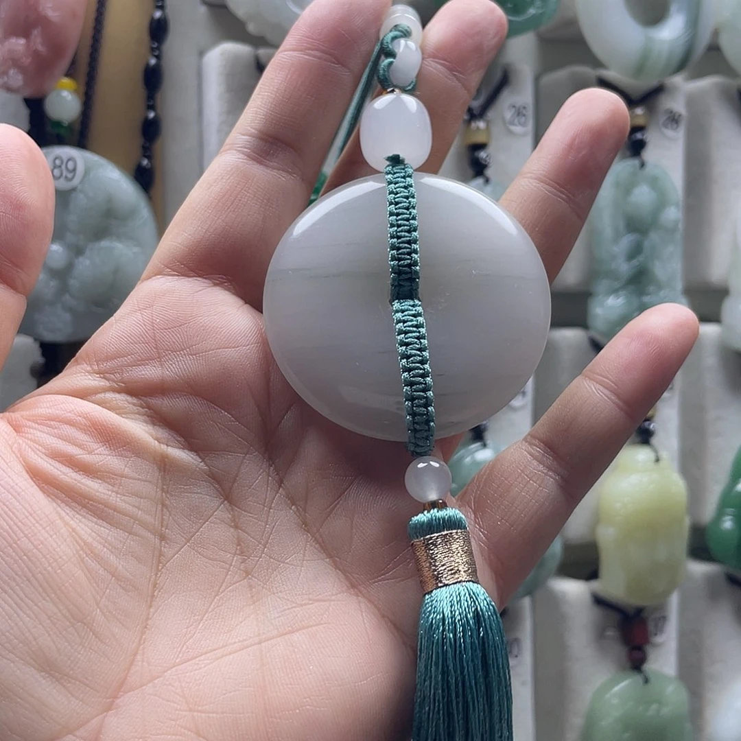 石英质玉未镶嵌颈饰