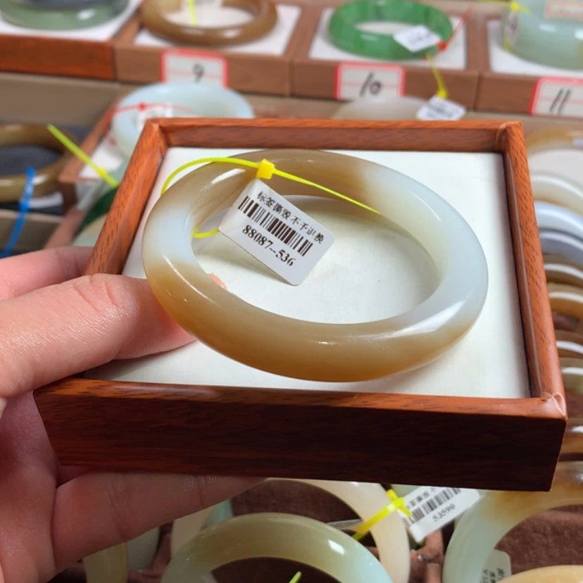 【闪购商品】和田玉手镯未镶嵌是*54.5