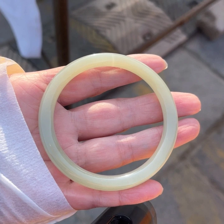 和田玉手镯未镶嵌✨****?