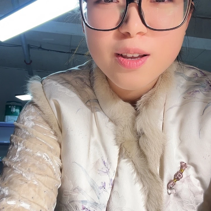 林***丶桃核吊坠盘锦小金豆