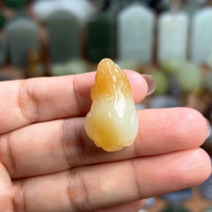 未镶嵌和田玉（糖玉）挂件