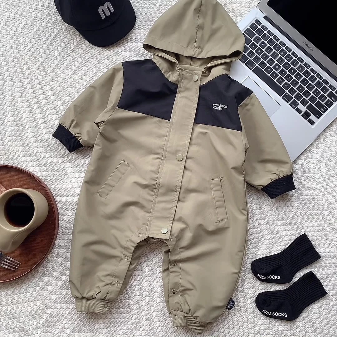 新款男童冲锋衣秋装儿童帅气外套婴幼儿男宝宝连帽长袖外出爬服潮