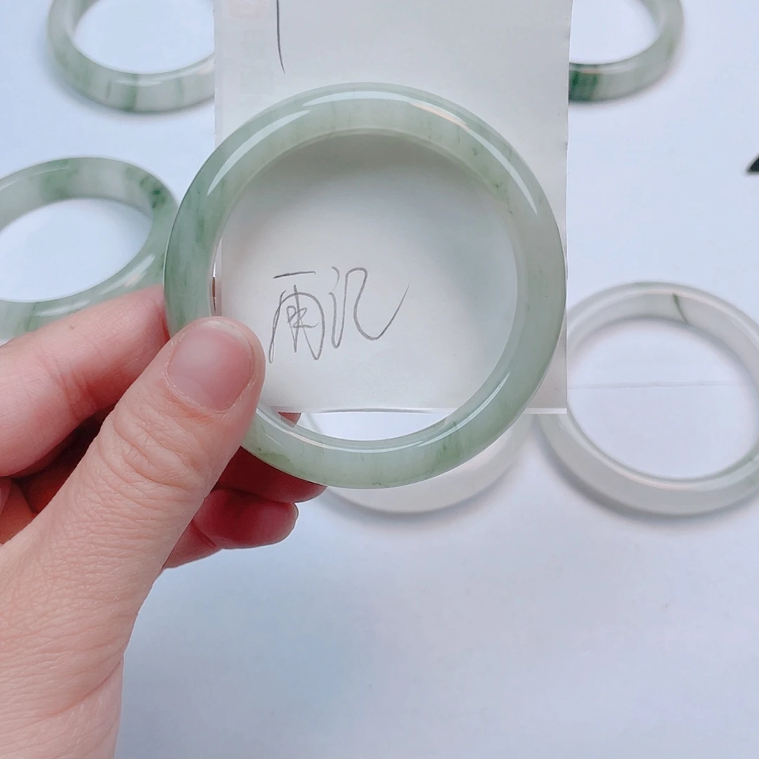 雨***࿐石英岩玉未镶嵌手镯